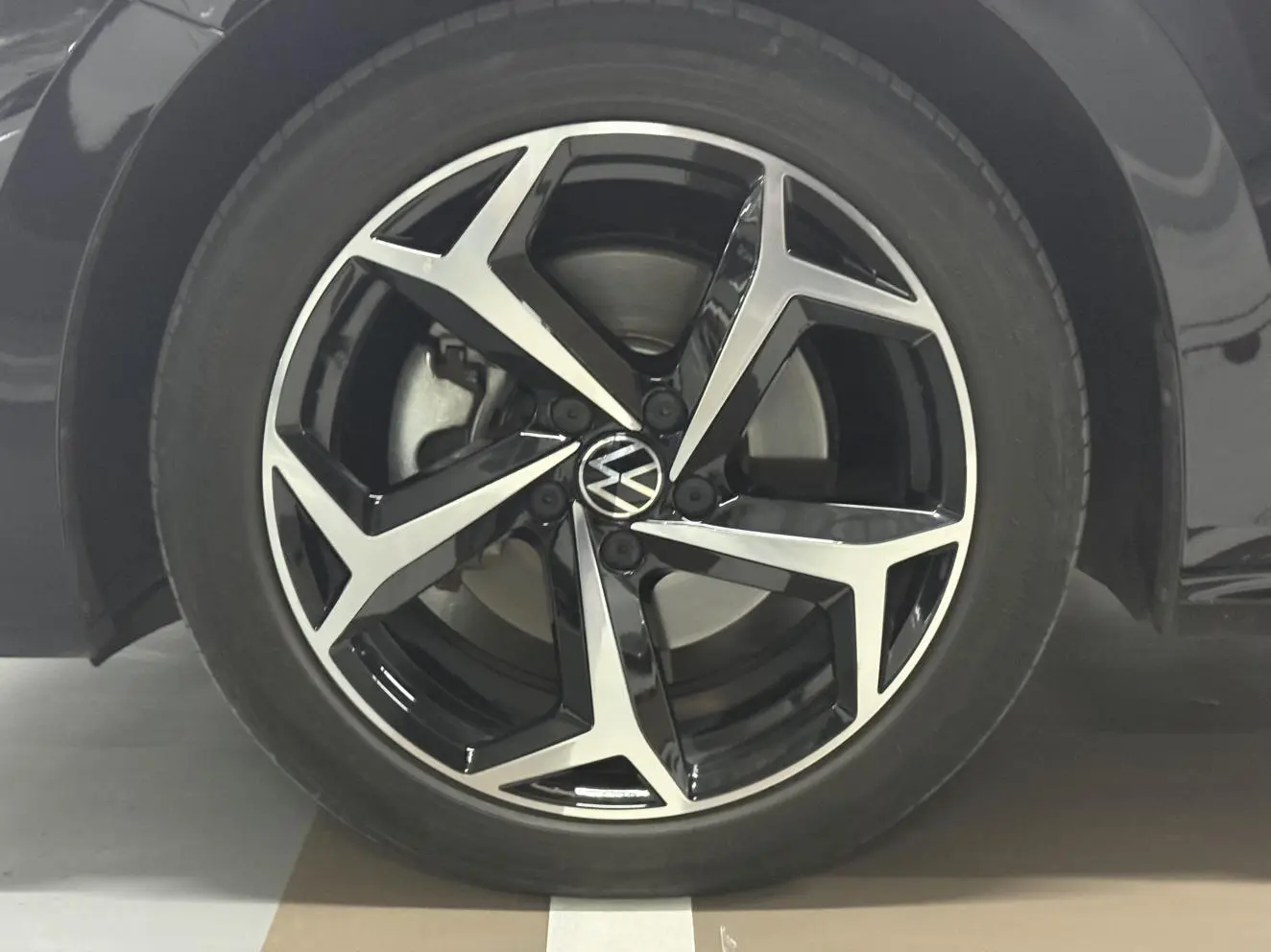 Volkswagen Passat 2024 330TSI Elite