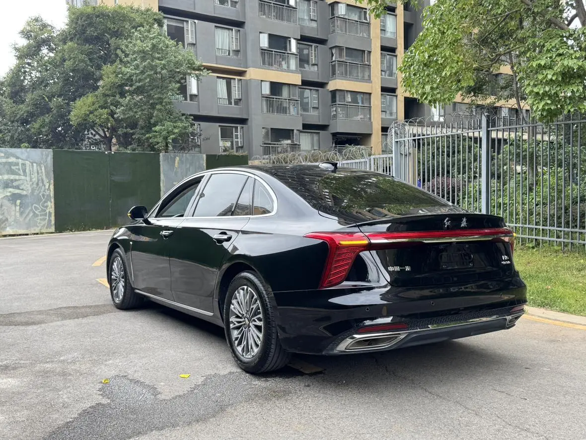 Hongqi H5 2023 2.0T Auto Connected Flagship Enjoy