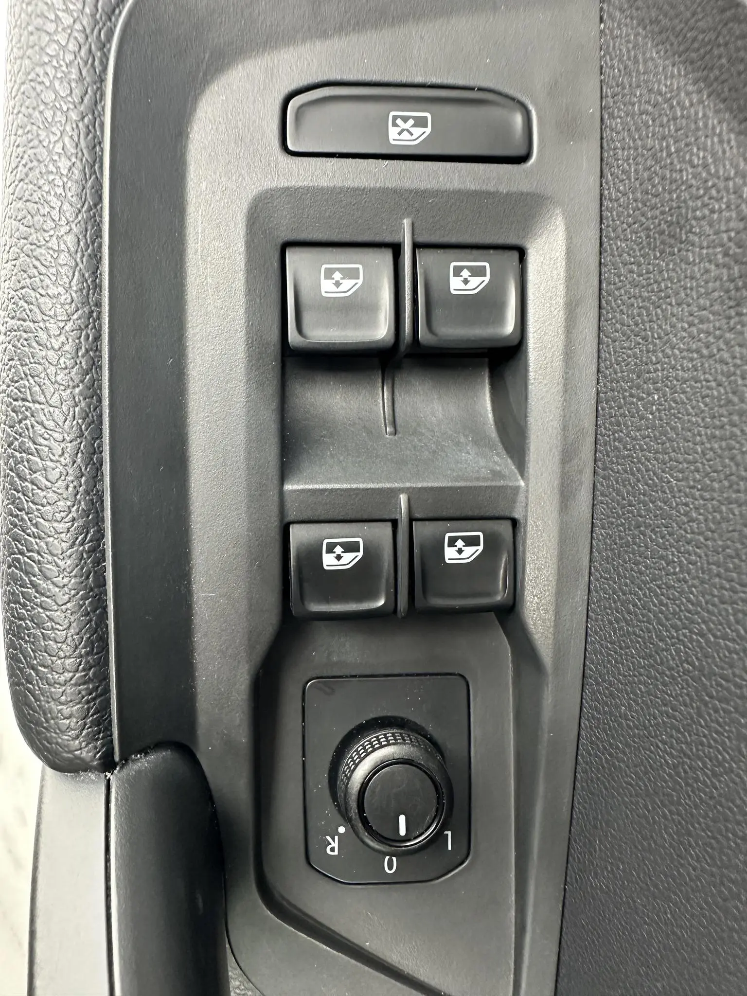 Volkswagen Tharu 2022 280TSI 2WD Fashion