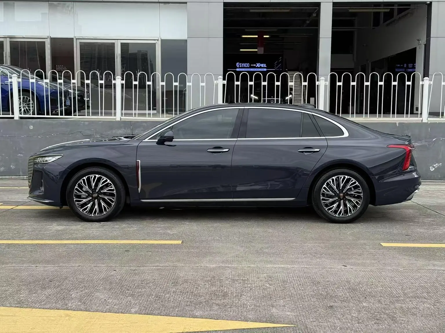 Hongqi H5 2023 2.0T Auto Smart Connected
