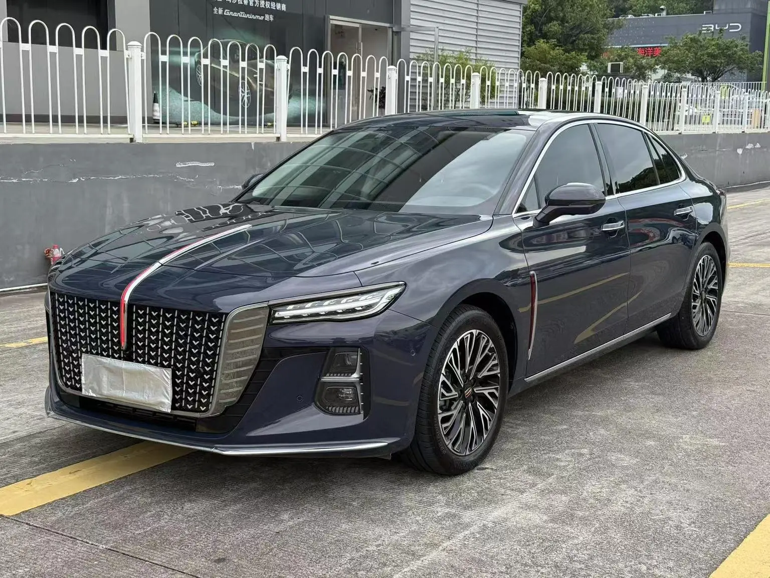 Hongqi H5 2023 2.0T Auto Smart Connected