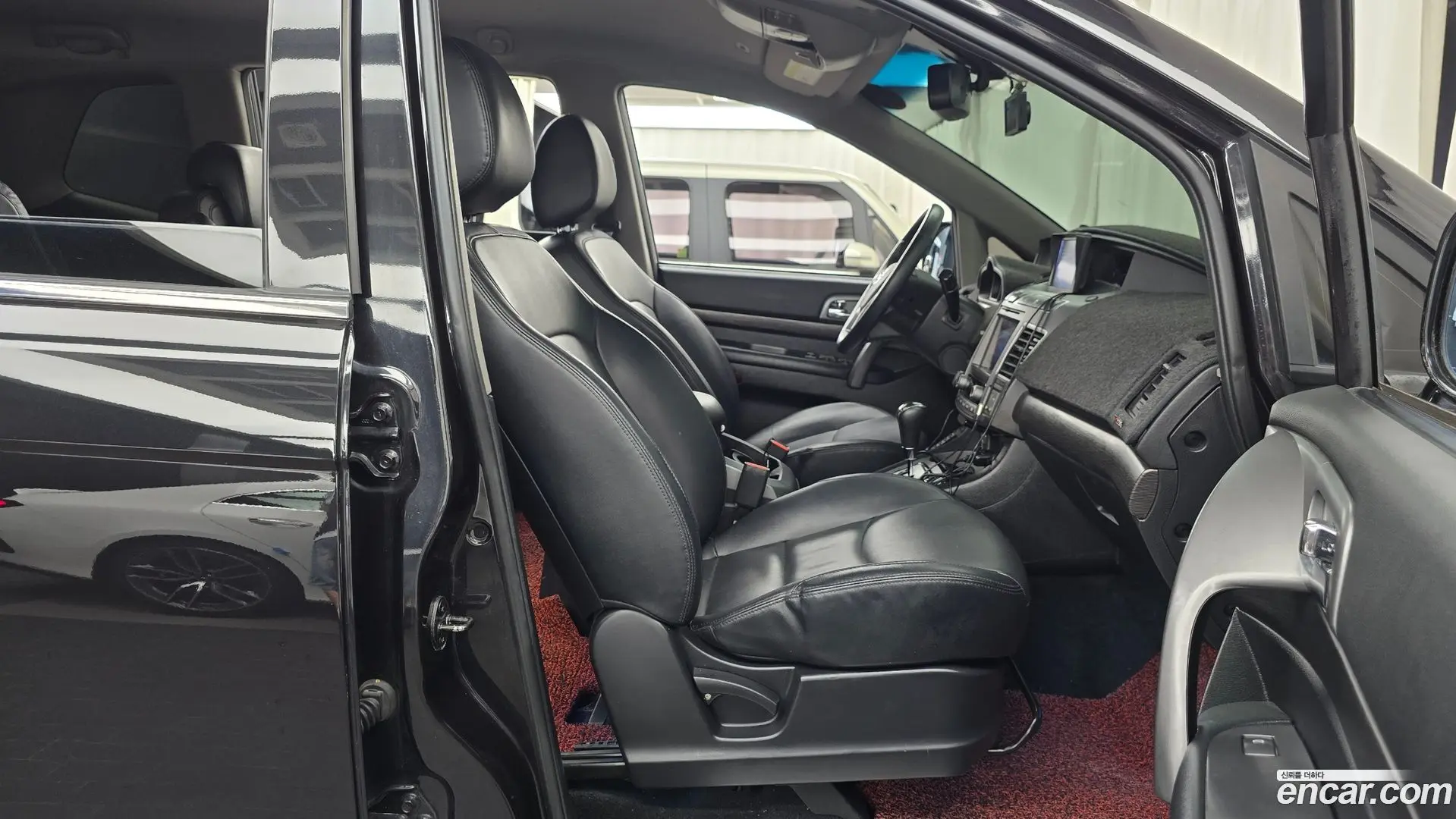 KG Mobility KORANDO 4WD Outdoor Edition 9-seater