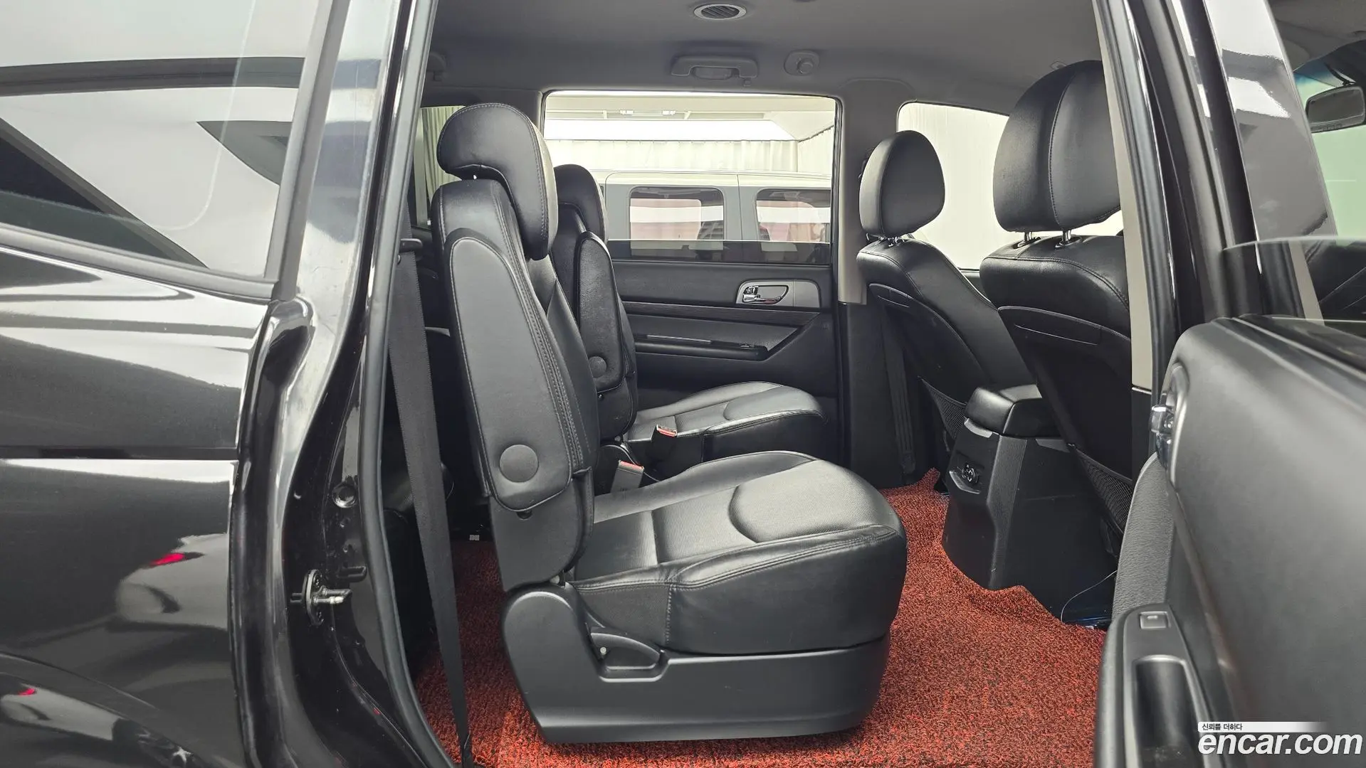 KG Mobility KORANDO 4WD Outdoor Edition 9-seater
