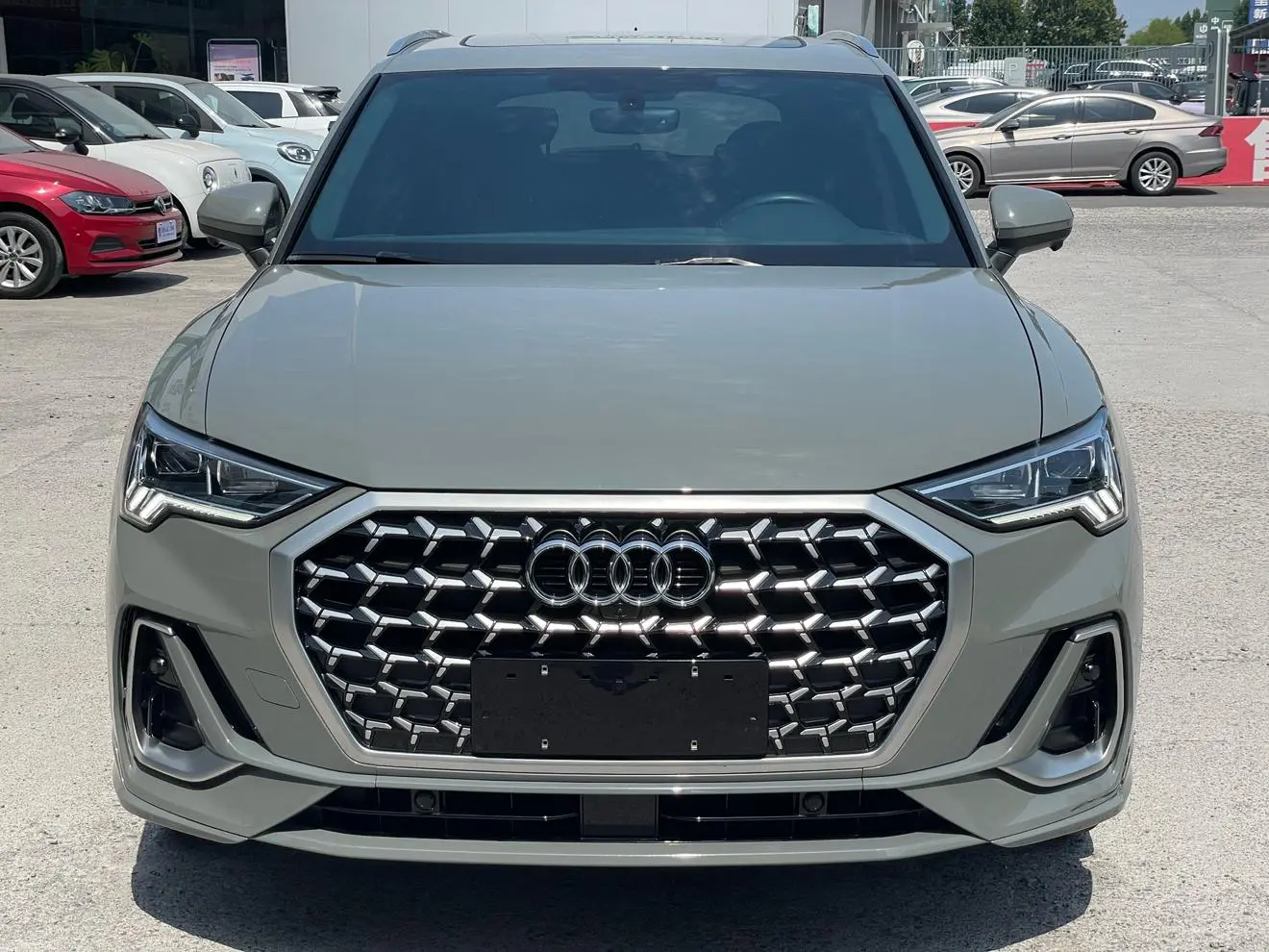 Audi Q3 2023 35 TFSI Dynamic Fashion (1.5T)