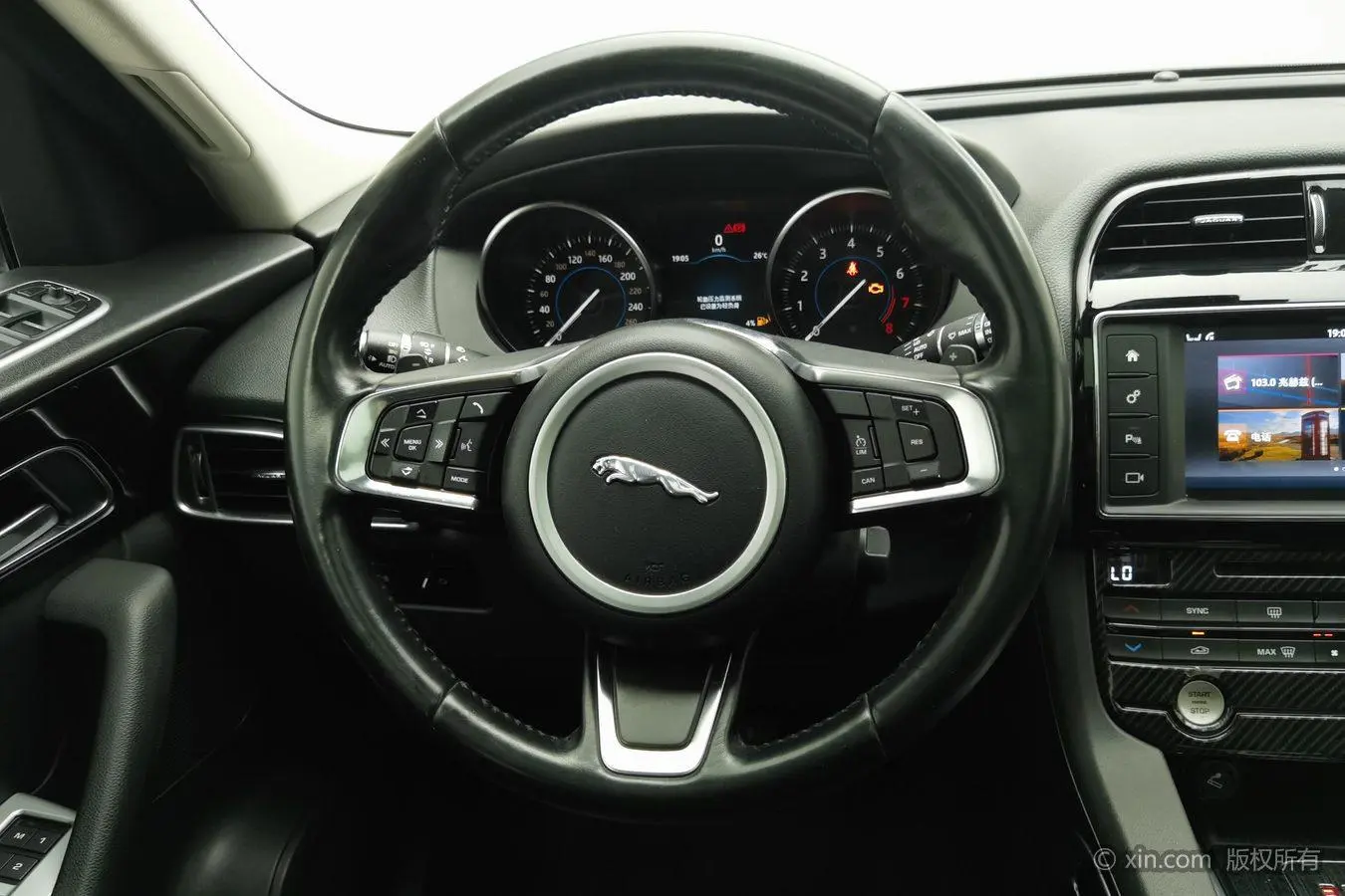 Jaguar F-PACE 2018 2.0T 4WD Premium Plus