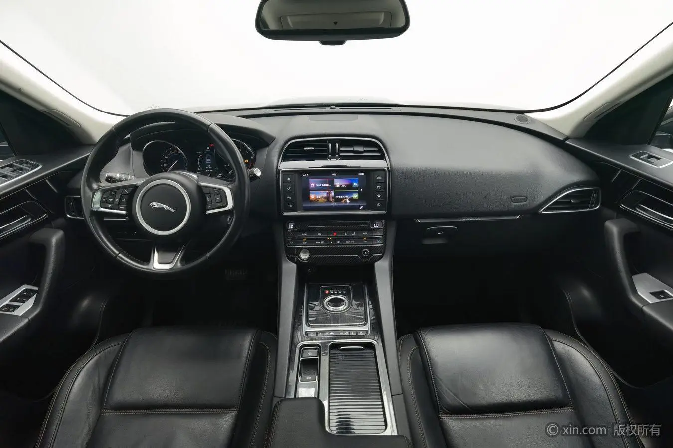 Jaguar F-PACE 2018 2.0T 4WD Premium Plus