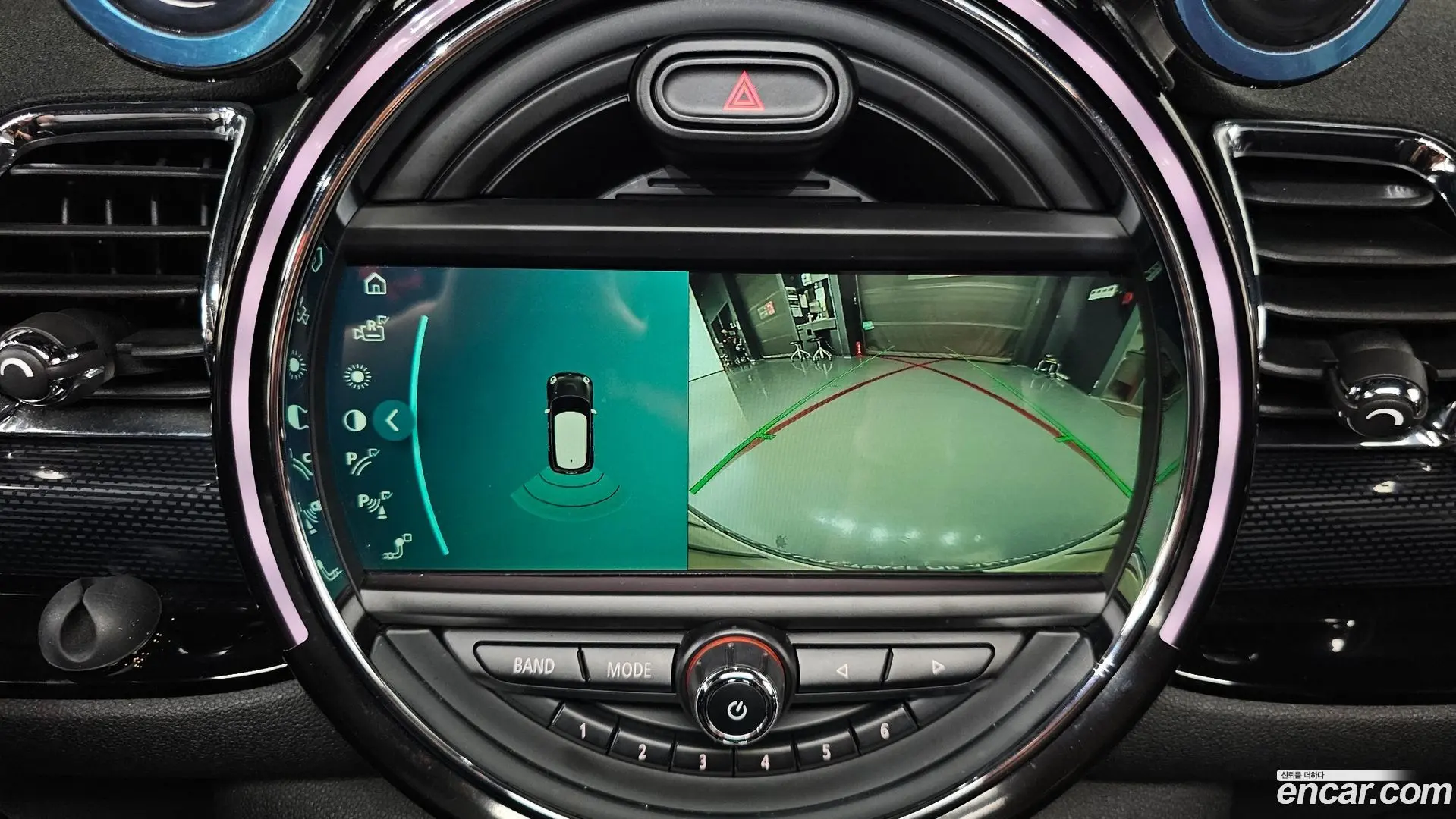 Mini Clubman Untied suit Edition