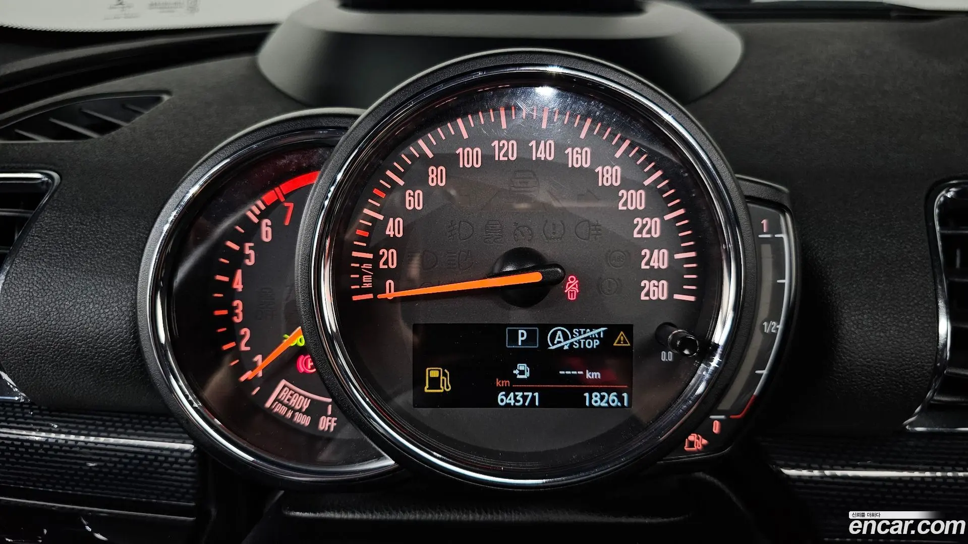 Mini Clubman Untied suit Edition
