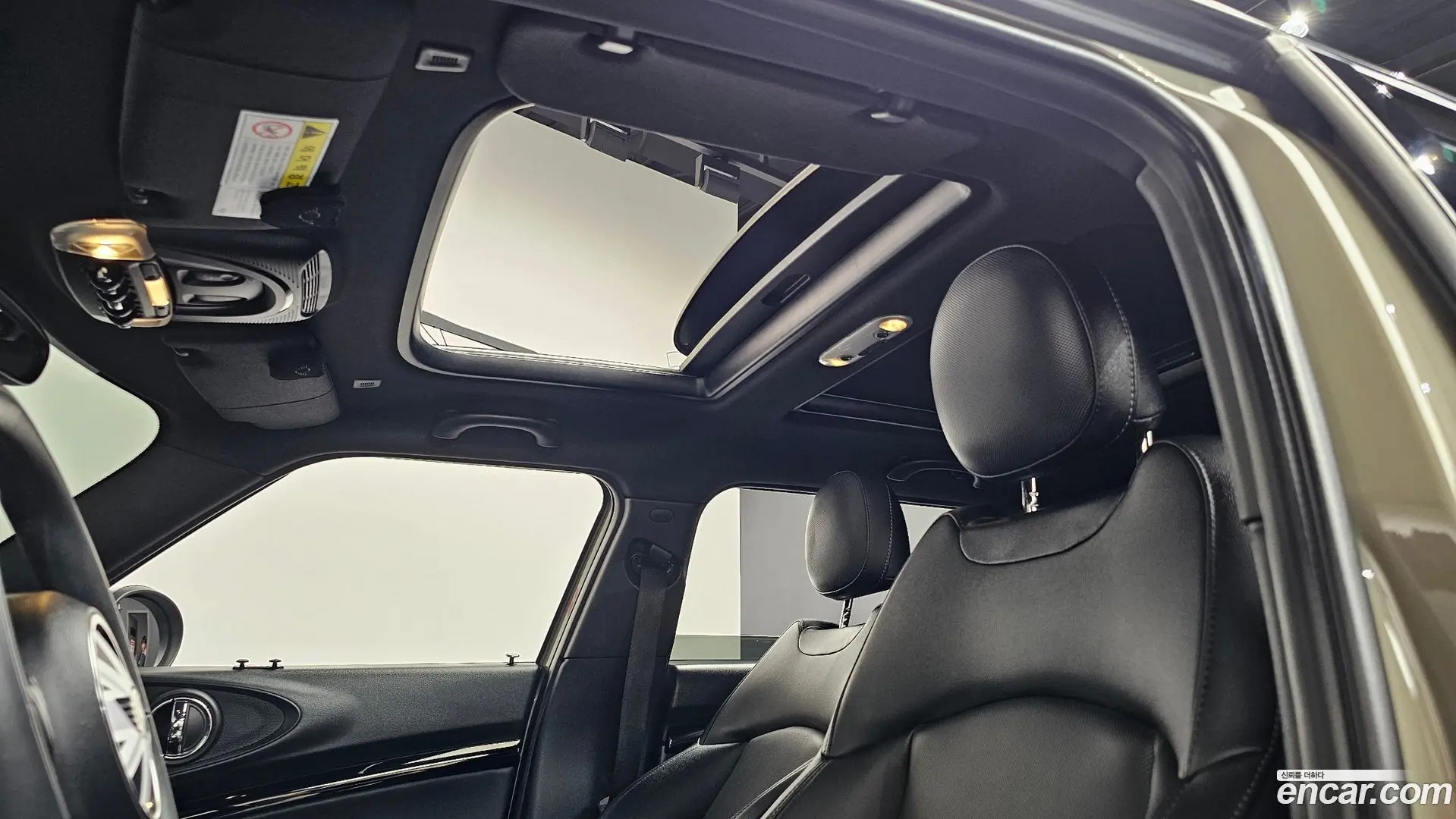 Mini Clubman Untied suit Edition