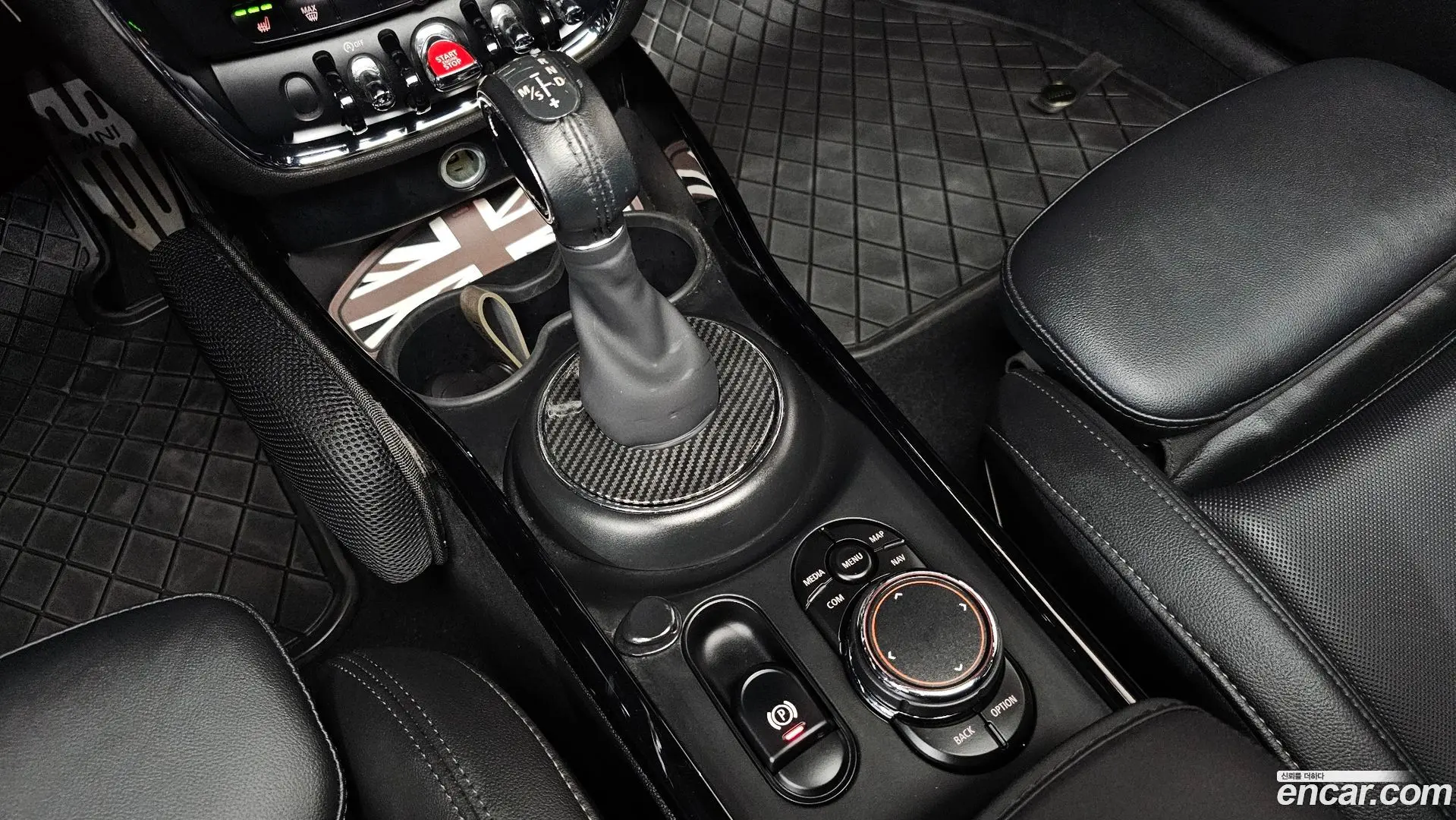 Mini Clubman Untied suit Edition