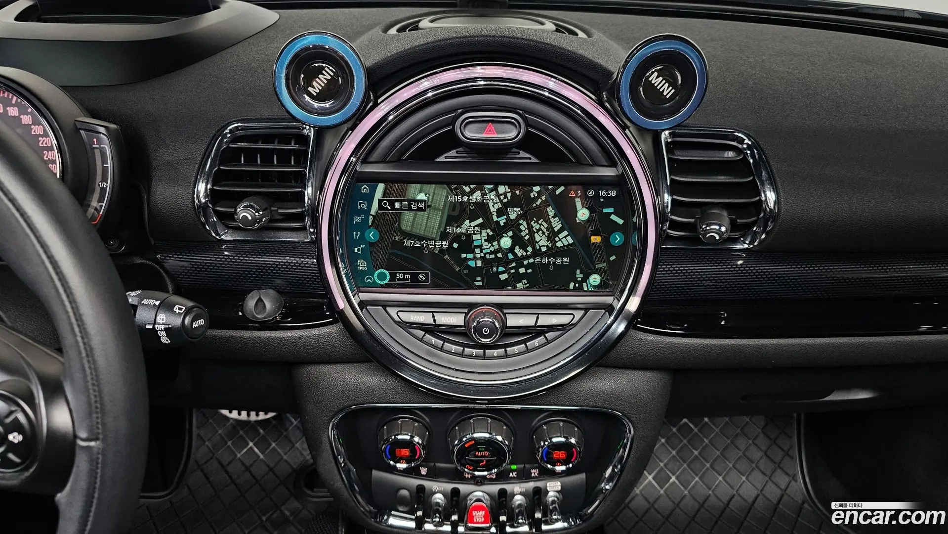 Mini Clubman Untied suit Edition