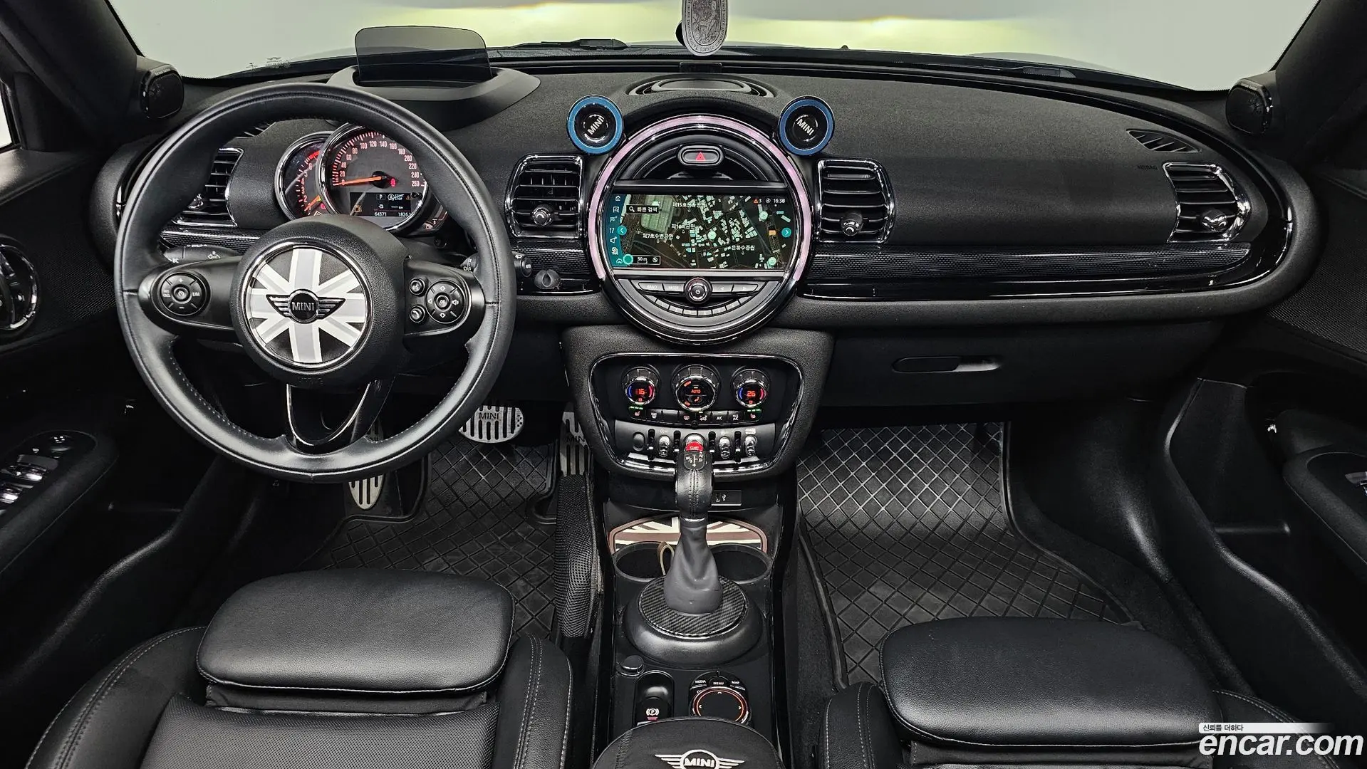 Mini Clubman Untied suit Edition