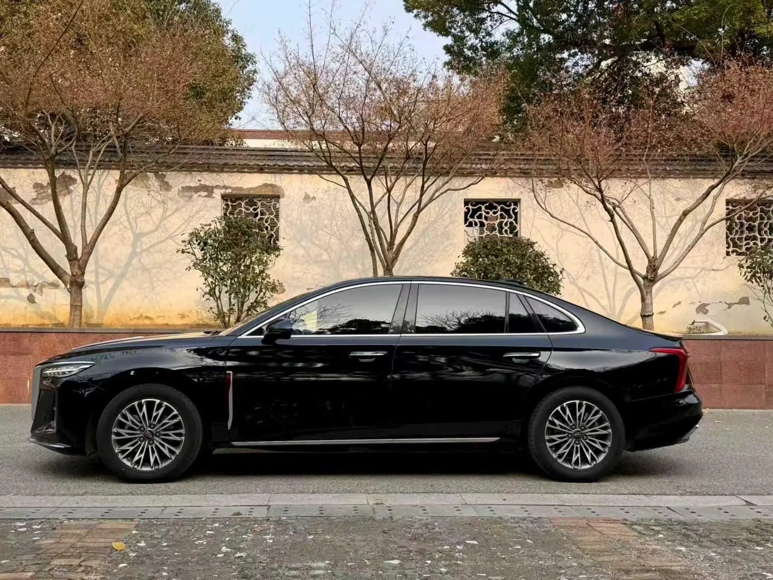 Hongqi H5 2023 1.5T DCT Smart Connected