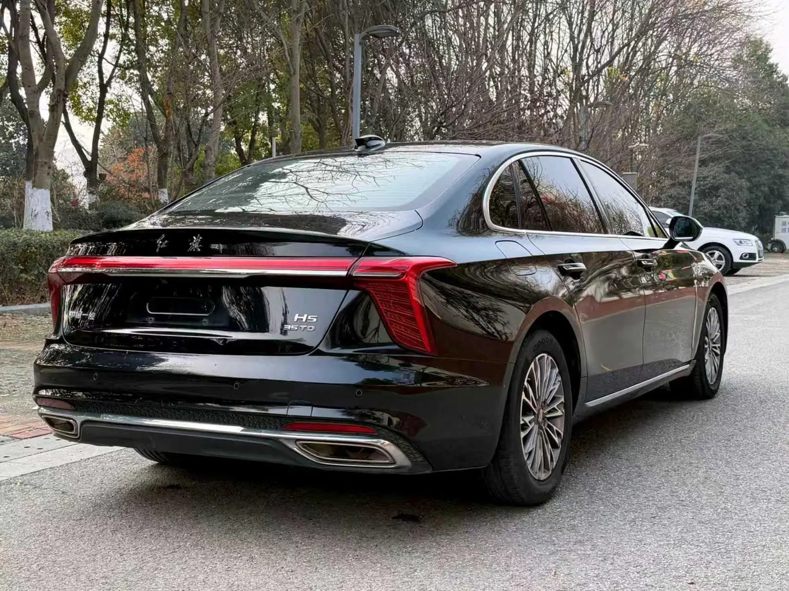 Hongqi H5 2023 1.5T DCT Smart Connected