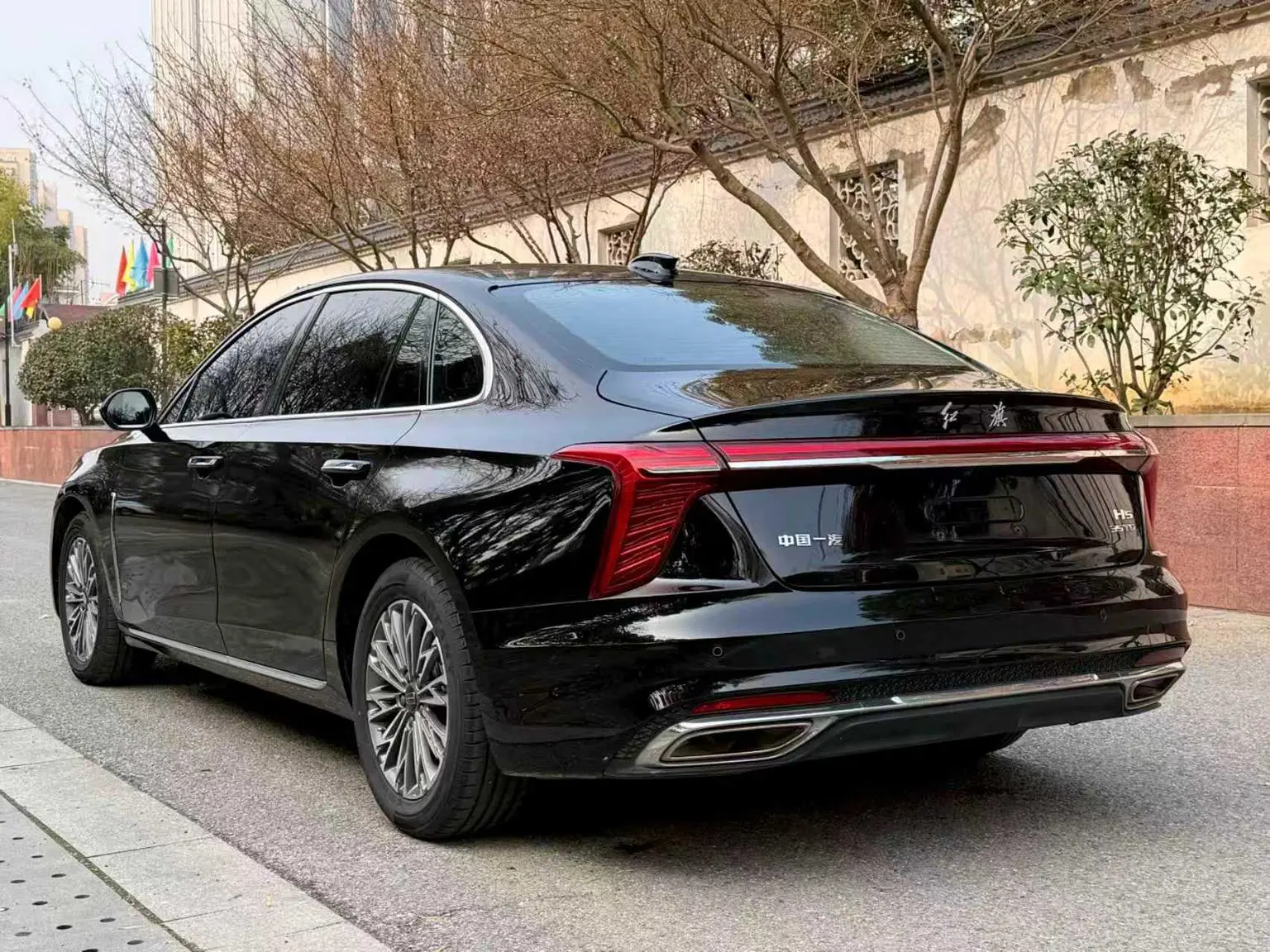 Hongqi H5 2023 1.5T DCT Smart Connected