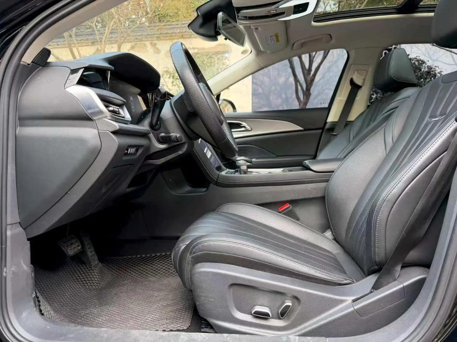 Hongqi H5 2023 1.5T DCT Smart Connected