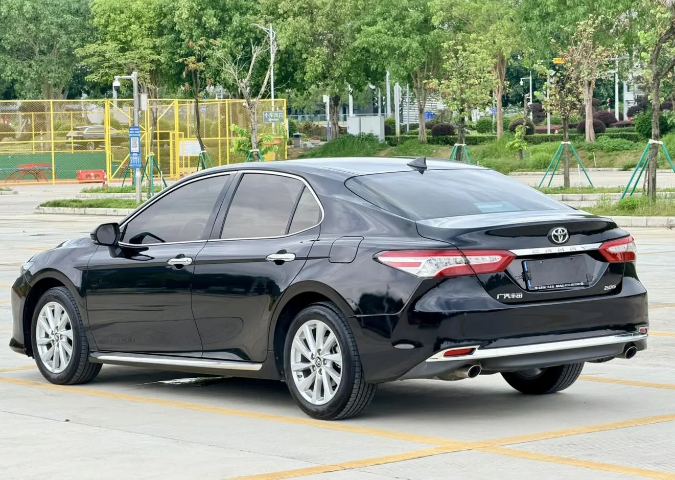 Toyota Camry 2023 2.0G Luxury