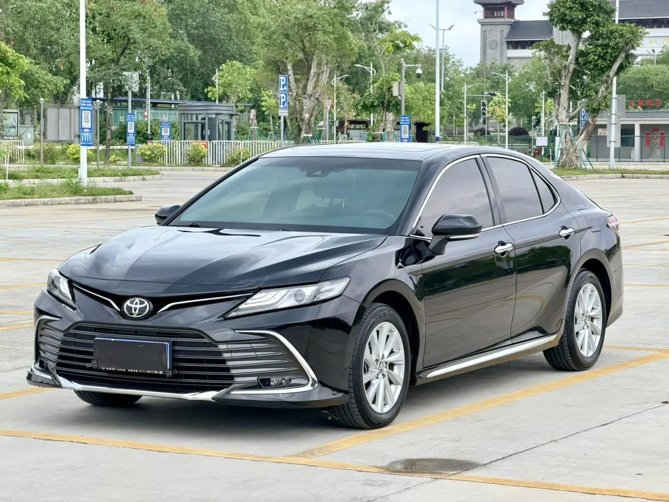 Toyota Camry 2023 2.0G Luxury