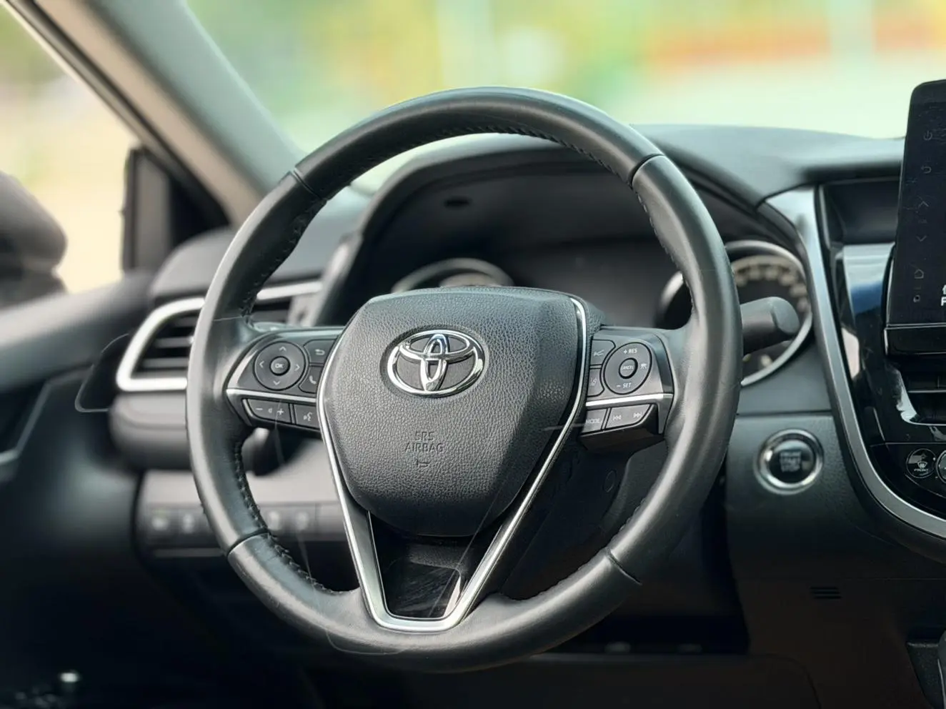 Toyota Camry 2023 2.0G Luxury