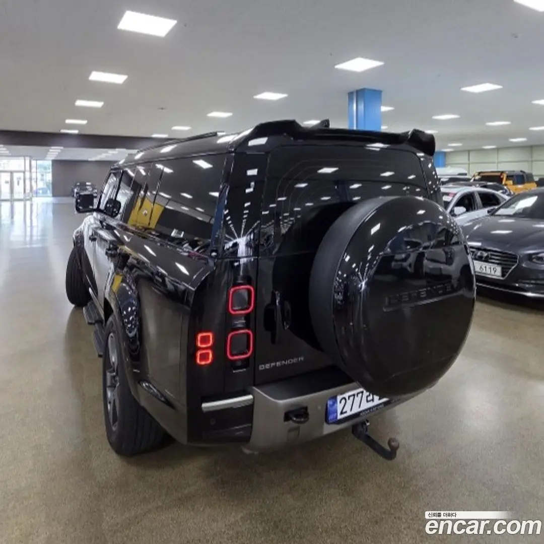 Land Rover Defender 130 D300 X-Dynamic HSE