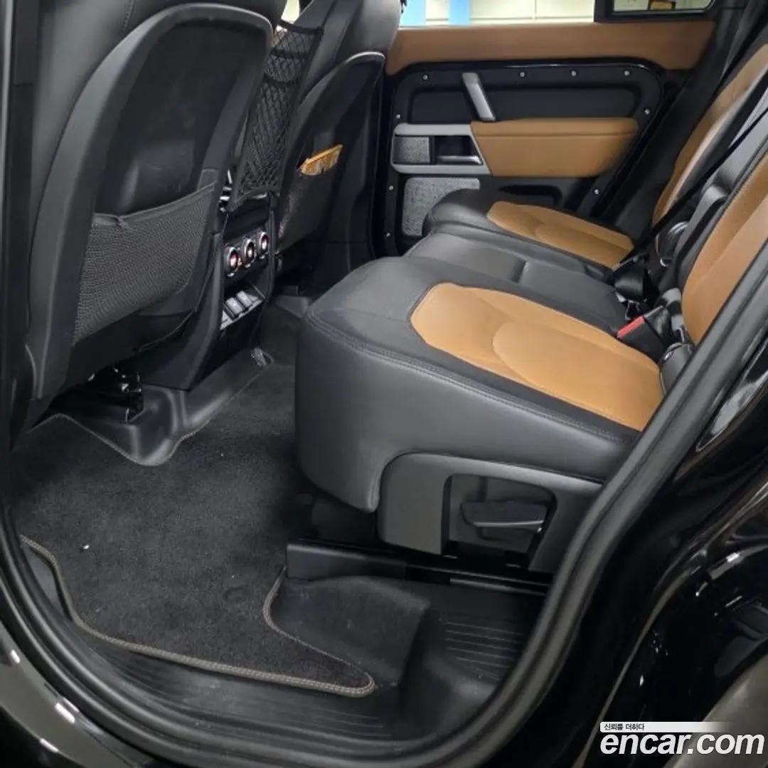Land Rover Defender 130 D300 X-Dynamic HSE
