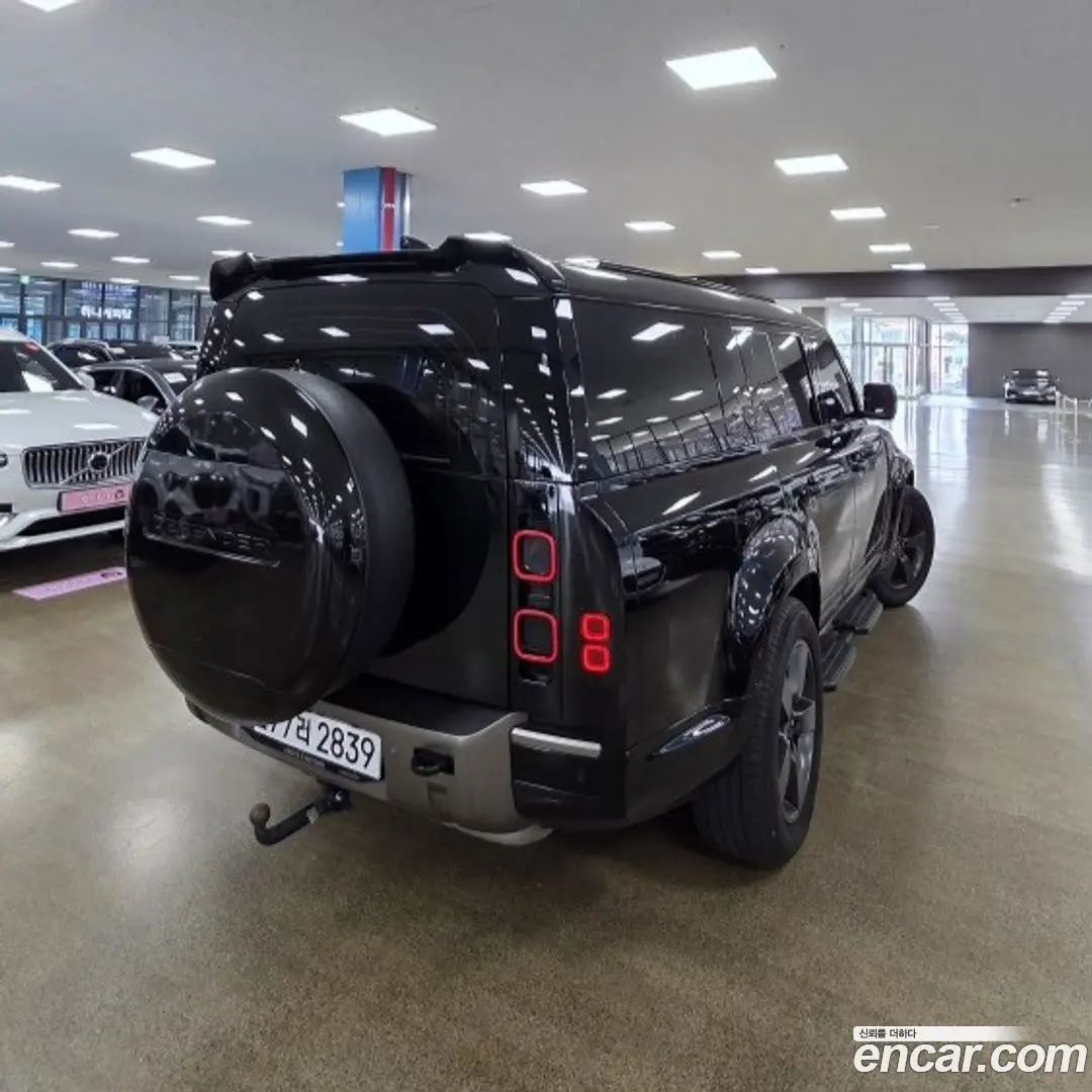 Land Rover Defender 130 D300 X-Dynamic HSE