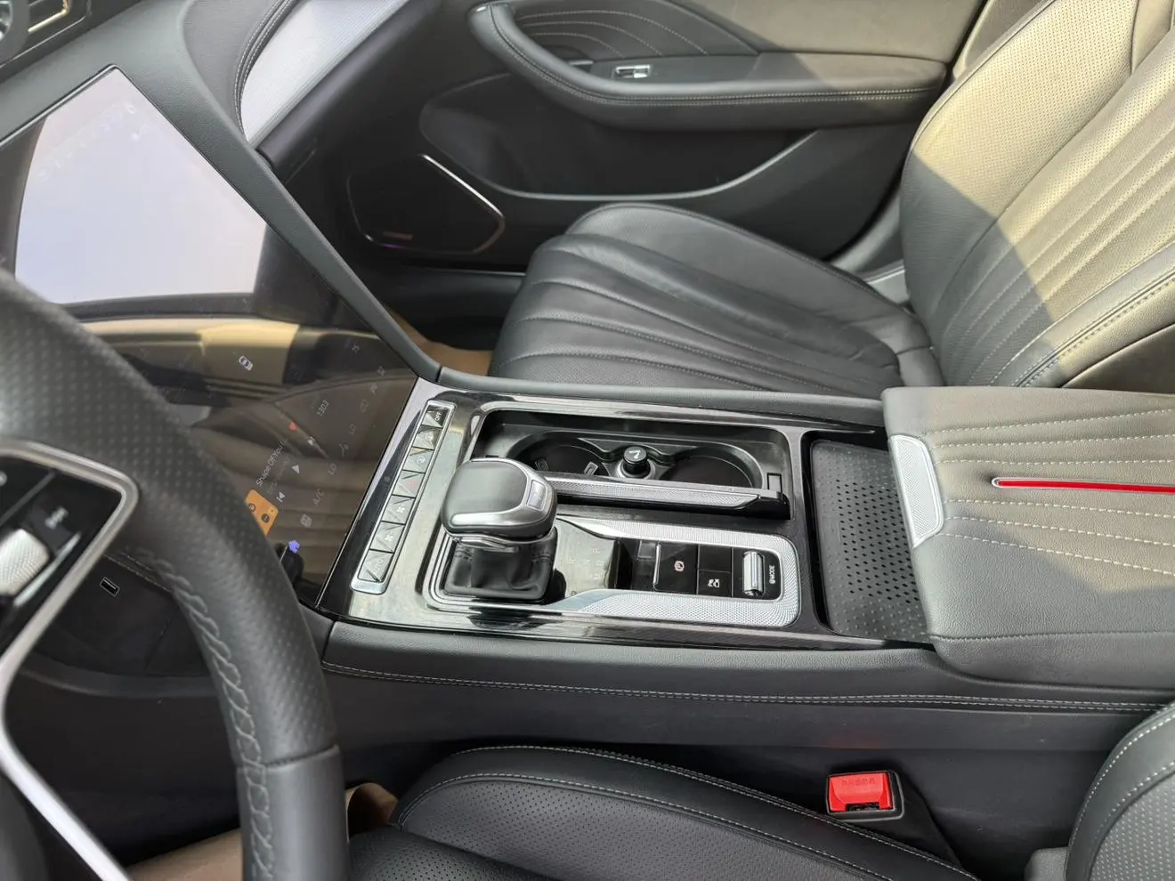 Hongqi H5 2023 2.0T Auto Connected Flagship Enjoy