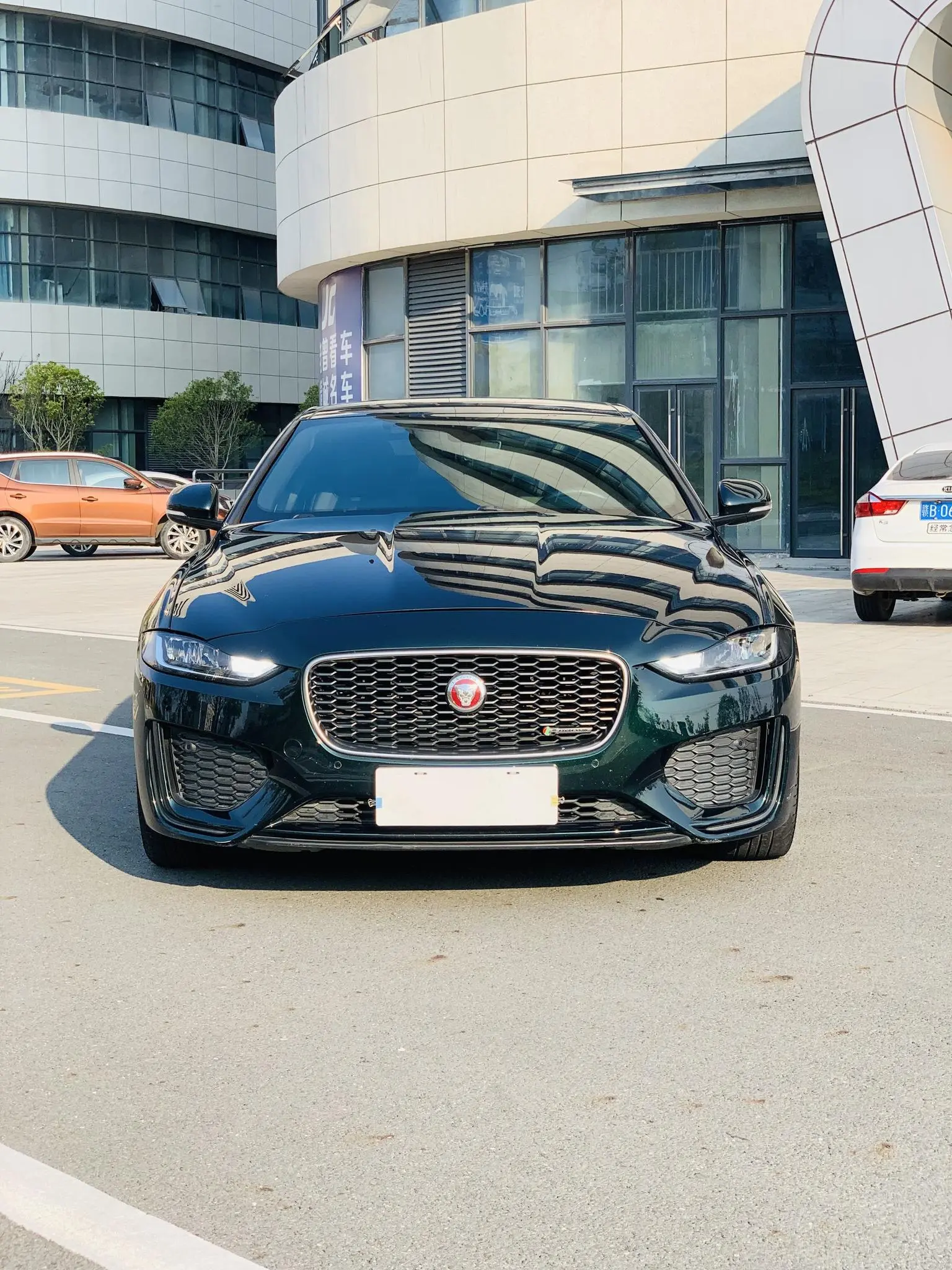 Jaguar XEL 2022 2.0T 200PS R-DYNAMIC Sport