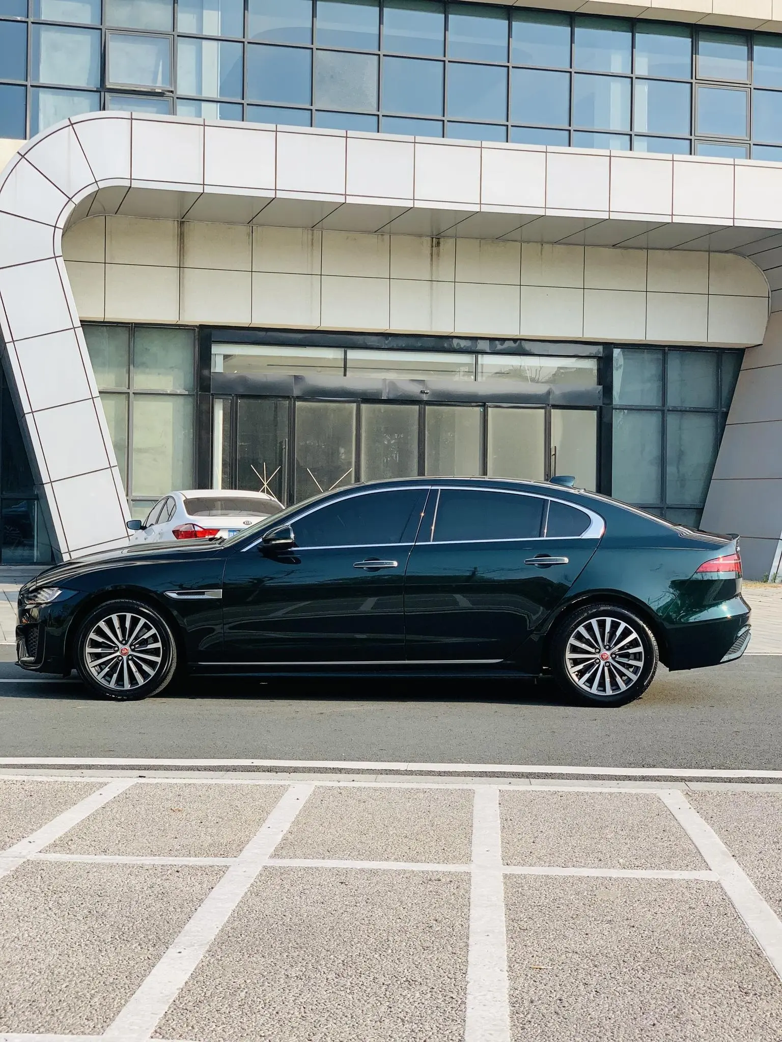 Jaguar XEL 2022 2.0T 200PS R-DYNAMIC Sport