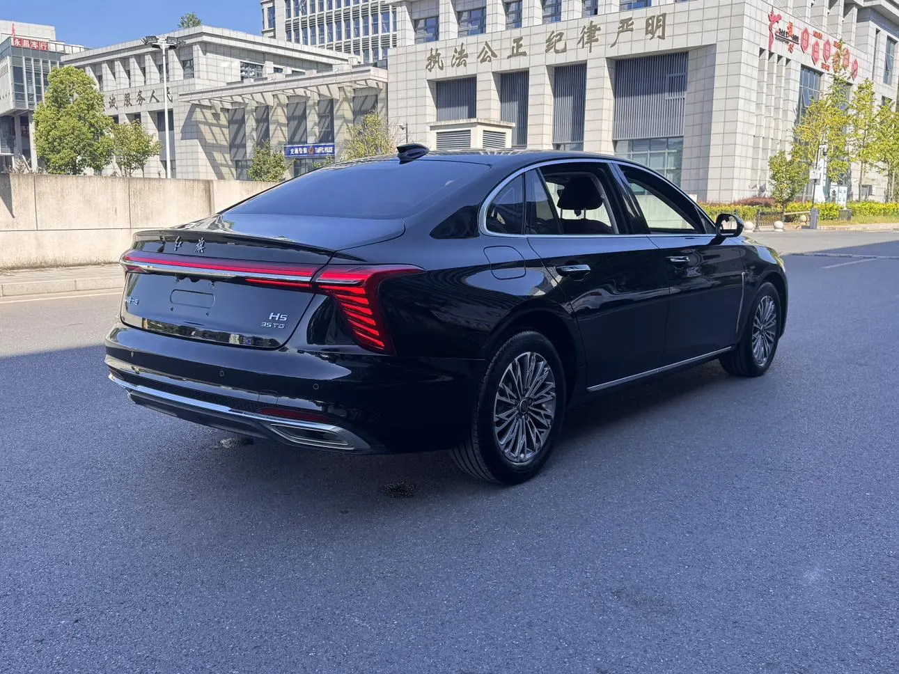 Hongqi H5 2025 1.5T DCT