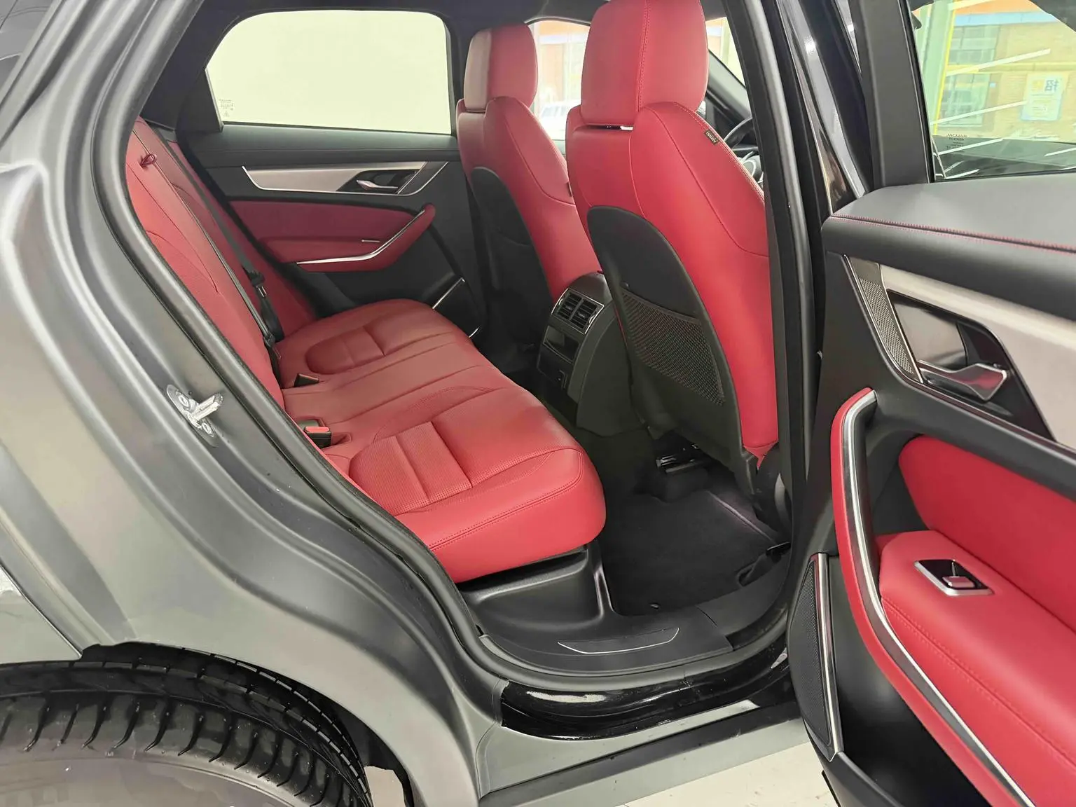 Jaguar F-PACE 2024 P250 R-Dynamic SE