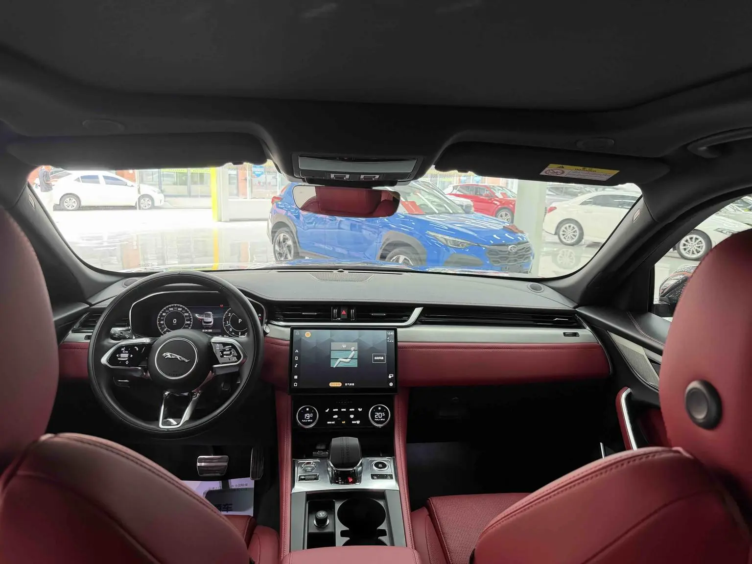 Jaguar F-PACE 2024 P250 R-Dynamic SE