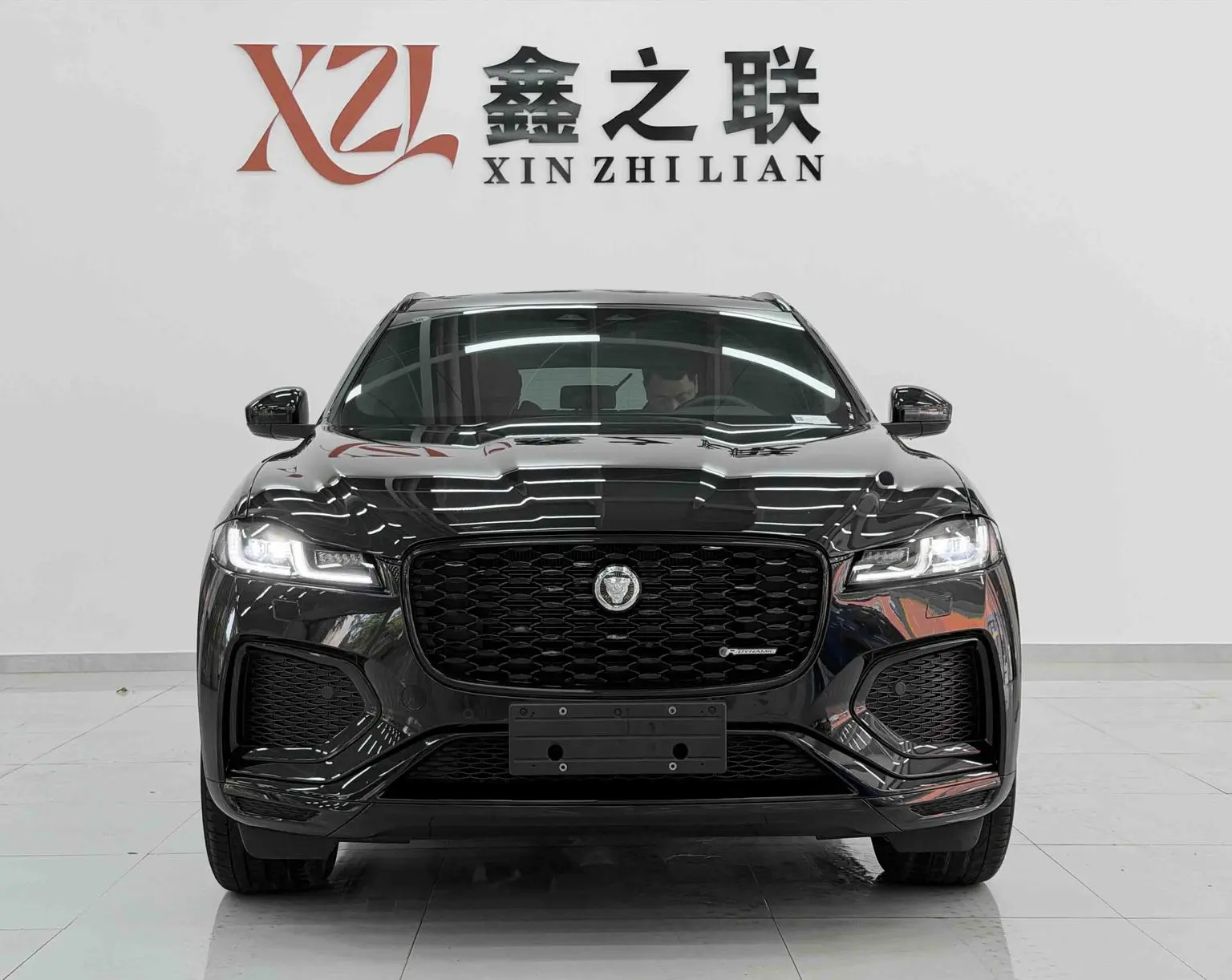 Jaguar F-PACE 2024 P250 R-Dynamic SE
