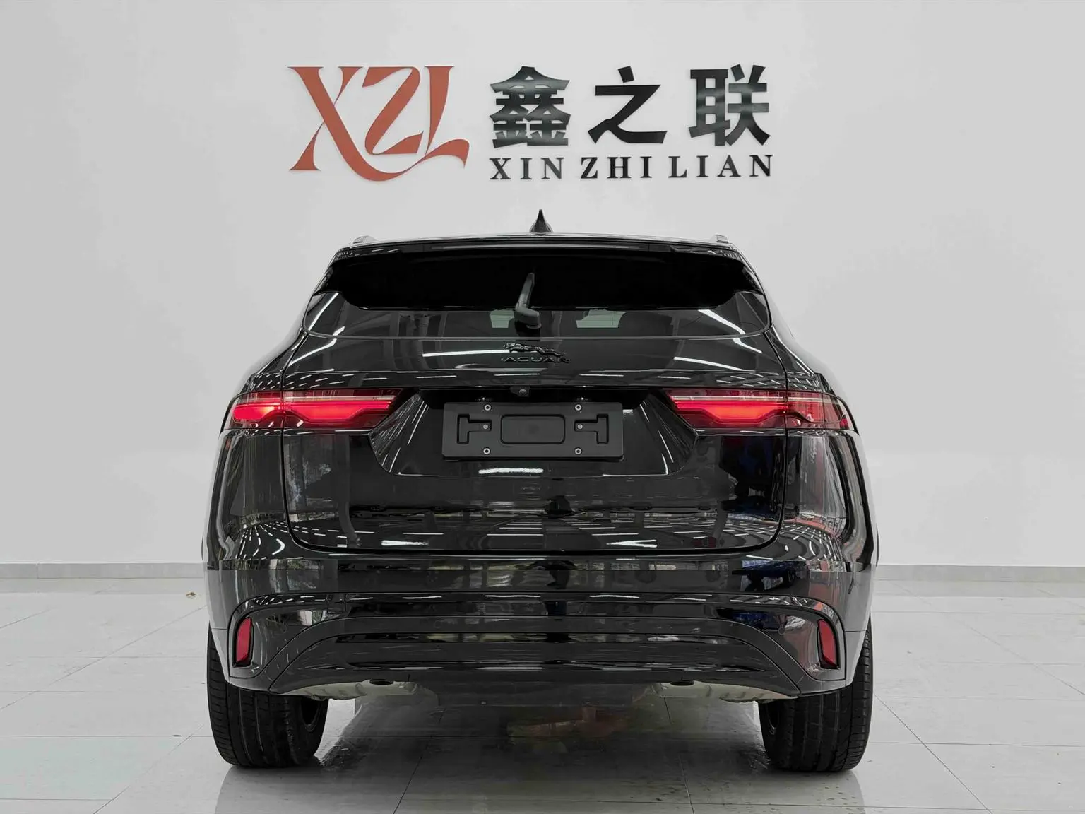 Jaguar F-PACE 2024 P250 R-Dynamic SE