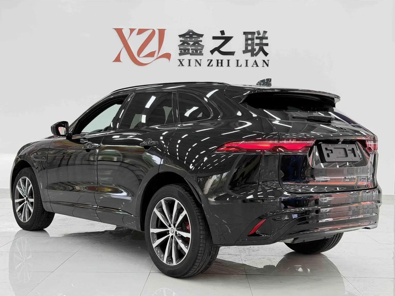 Jaguar F-PACE 2024 P250 R-Dynamic SE