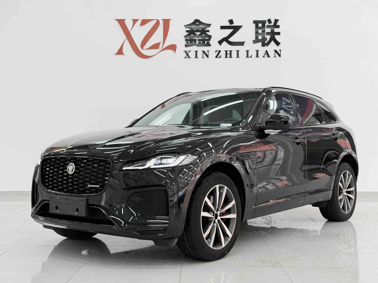 Jaguar F-PACE 2024 P250 R-Dynamic SE