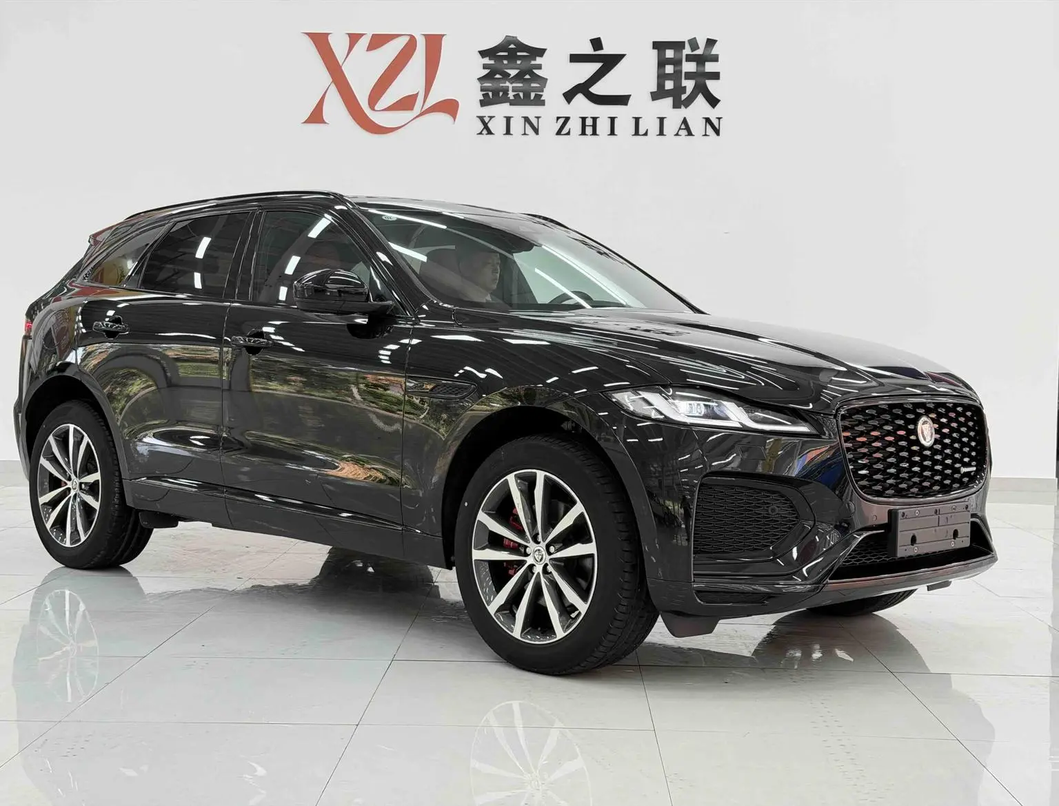 Jaguar F-PACE 2024 P250 R-Dynamic SE