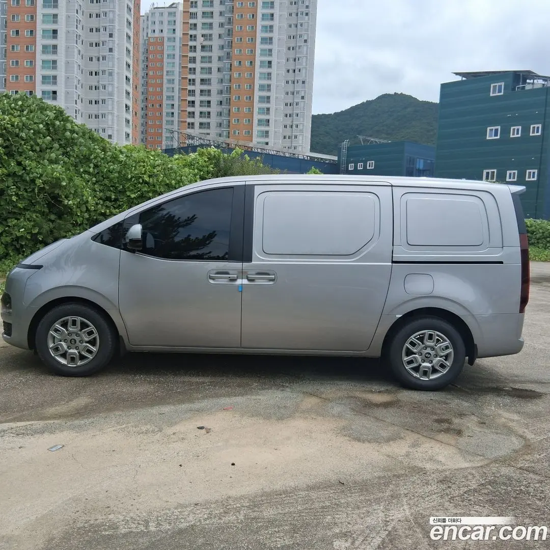 Hyundai Staria L3.5 Cargo 3-Seater