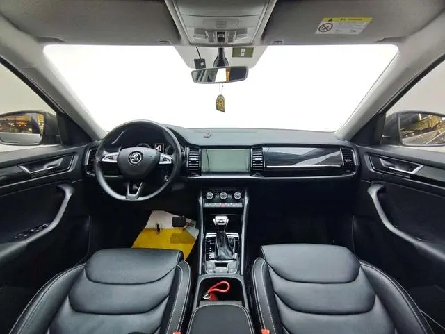 Skoda 2018 Facelift TSI330 7 seat 2WD Luxury Premium Enjoy