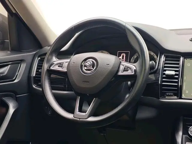 Skoda 2018 Facelift TSI330 7 seat 2WD Luxury Premium Enjoy