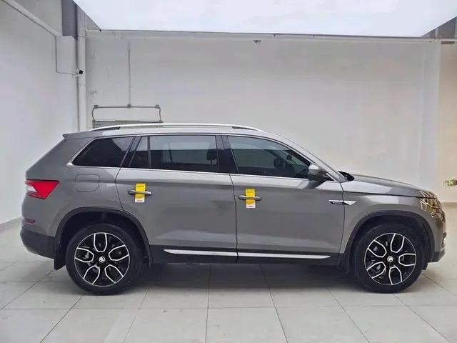 Skoda 2018 Facelift TSI330 7 seat 2WD Luxury Premium Enjoy