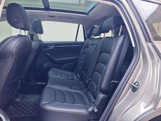 Skoda 2018 Facelift TSI330 7 seat 2WD Luxury Premium Enjoy