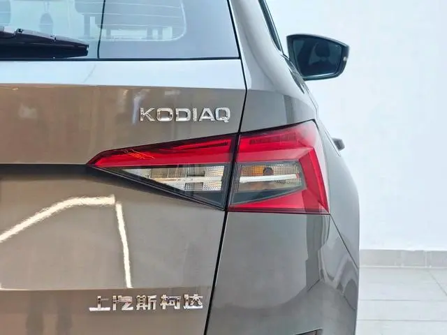 Skoda 2018 Facelift TSI330 7 seat 2WD Luxury Premium Enjoy