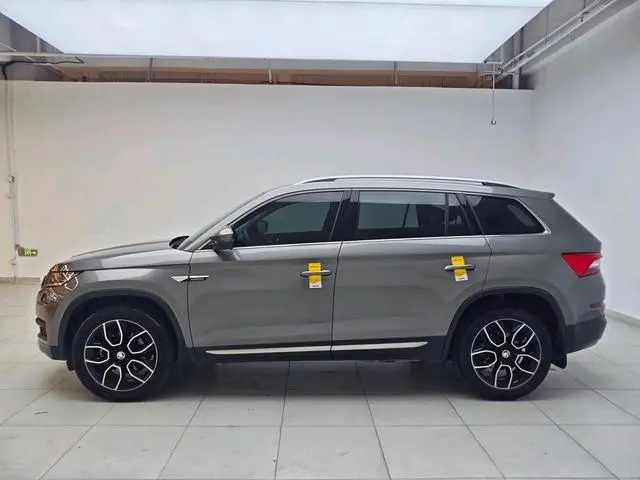 Skoda 2018 Facelift TSI330 7 seat 2WD Luxury Premium Enjoy