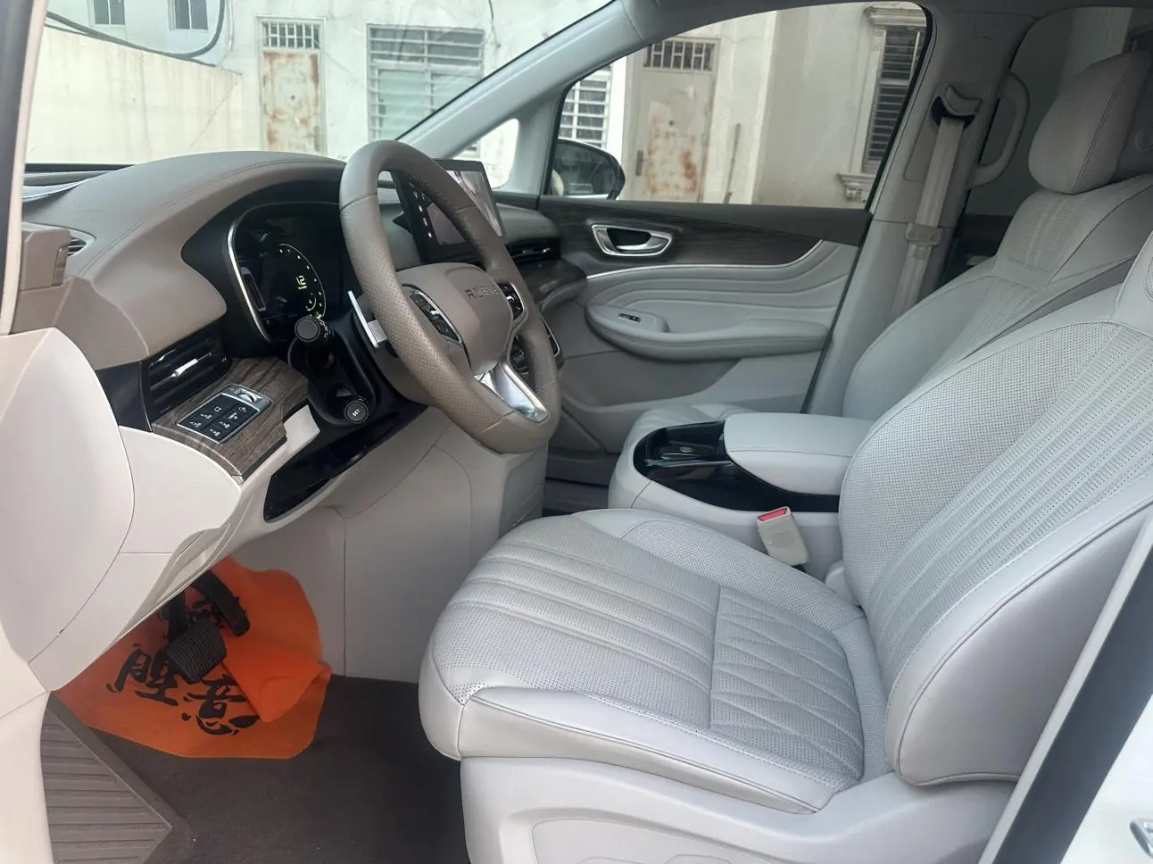 Roewe iMAX8 2023 400TGI Premium Plus