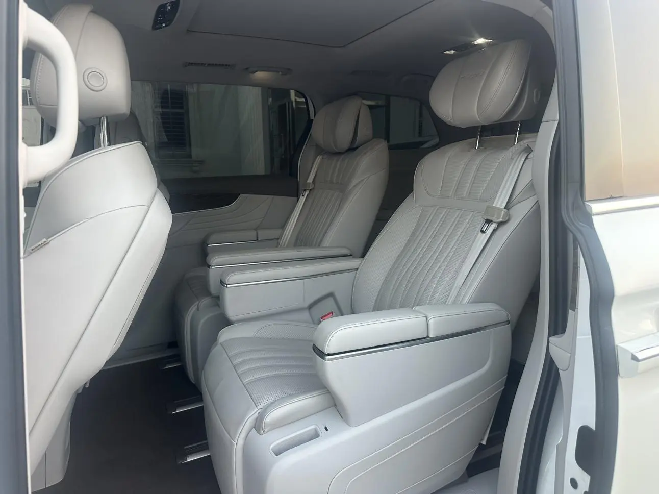 Roewe iMAX8 2023 400TGI Premium Plus
