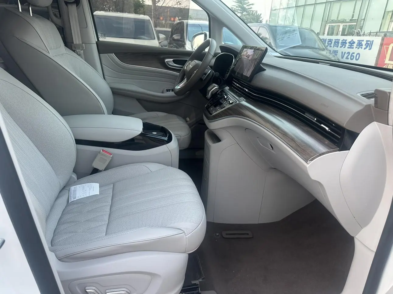 Roewe iMAX8 2023 400TGI Premium Plus