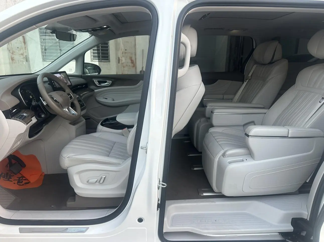 Roewe iMAX8 2023 400TGI Premium Plus