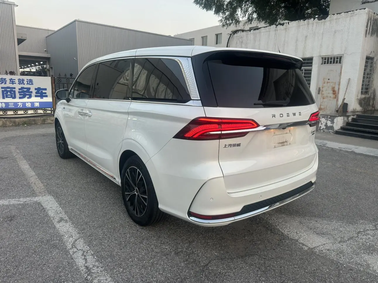 Roewe iMAX8 2023 400TGI Premium Plus