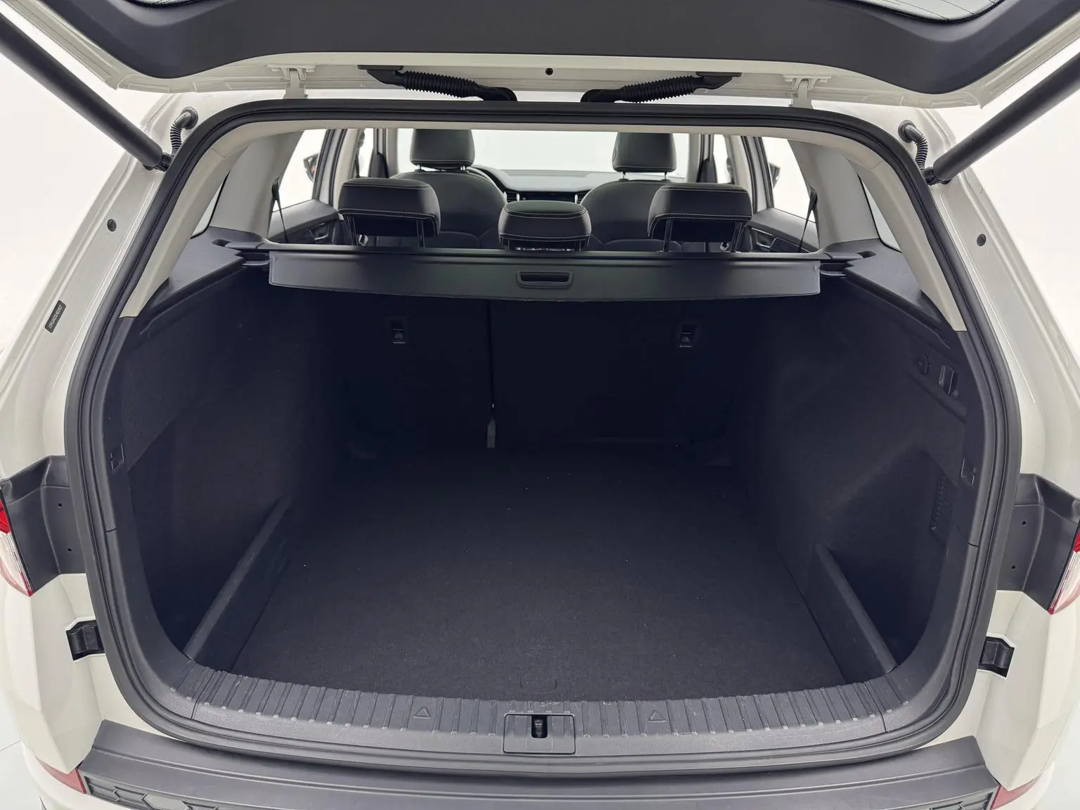 Skoda 2021 TSI330 5 seat 2WD Luxury Premium Enjoy
